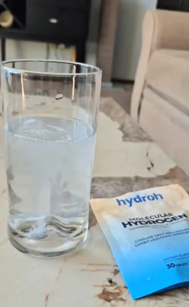 Hydrogen Water Tablets by Hydroh in use